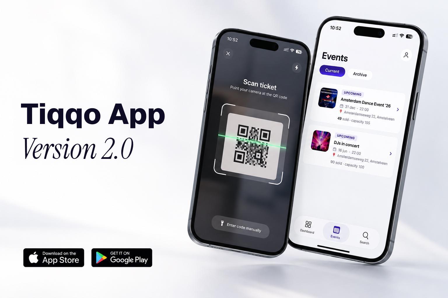 Tiqqo App version 2.0 sur deux téléphones : le scanner de billets avec un QR code et la liste des événements, avec les boutons App Store et Google Play
